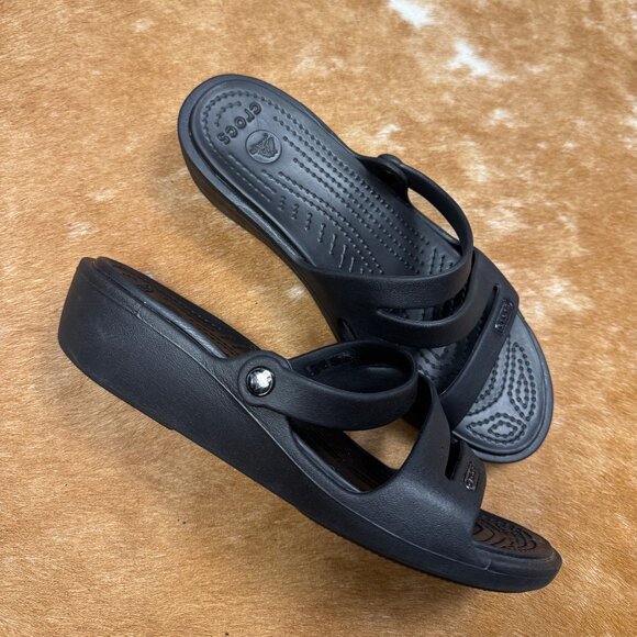 Black Crocs Strappy Wedge Sandals Size 8 Comfort Slip On Slide Lightweight - Picture 1 of 9